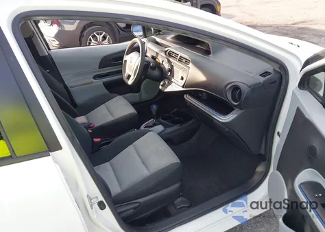 2013 Toyota Prius C Three z USA, uszkodzony, nr VIN JTDKDTB30D1557366